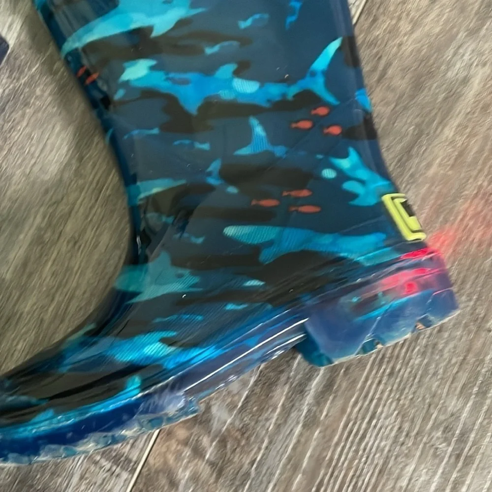 Western Chief Shark Camo Light Up Rainboots Size 7 Blue